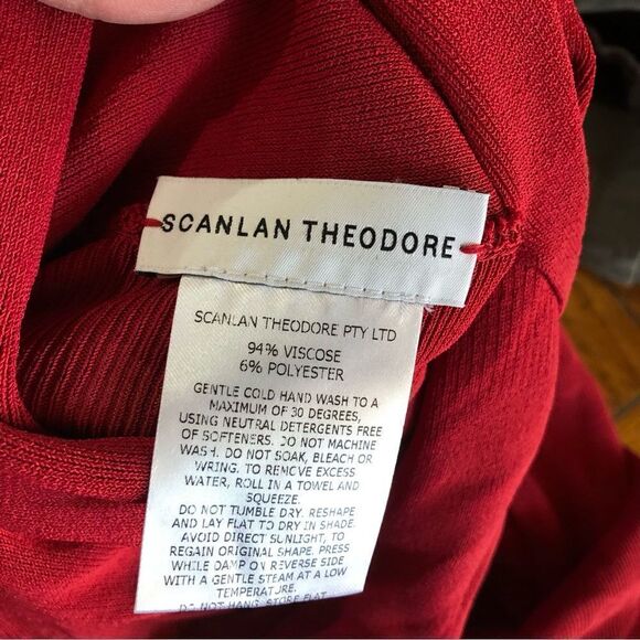 Scanlan Theodore V-Neck Crepe w/Attached Neck Tie Knit Top Pop of Red One Size - Picture 13 of 13